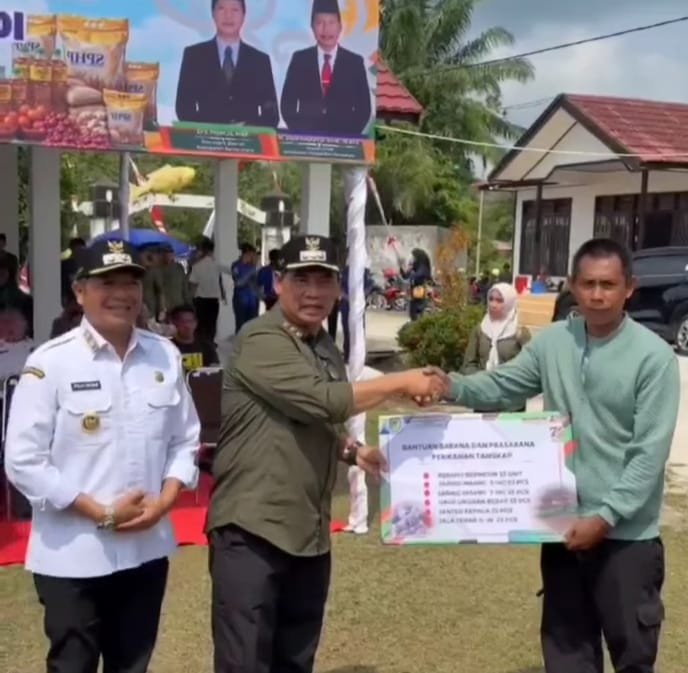 Bupati Barito Utara Pimpin Restocking Benih Ikan di Dam Trinsing, Perkuat Kelestarian Perairan